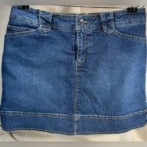 St. John's Bay Women’s 10 Durable Denim Skort (Skirt/Shorts) Gold Stitching